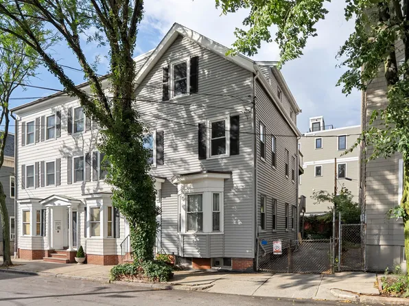 218 W 7th St #2, South Boston, MA 02127