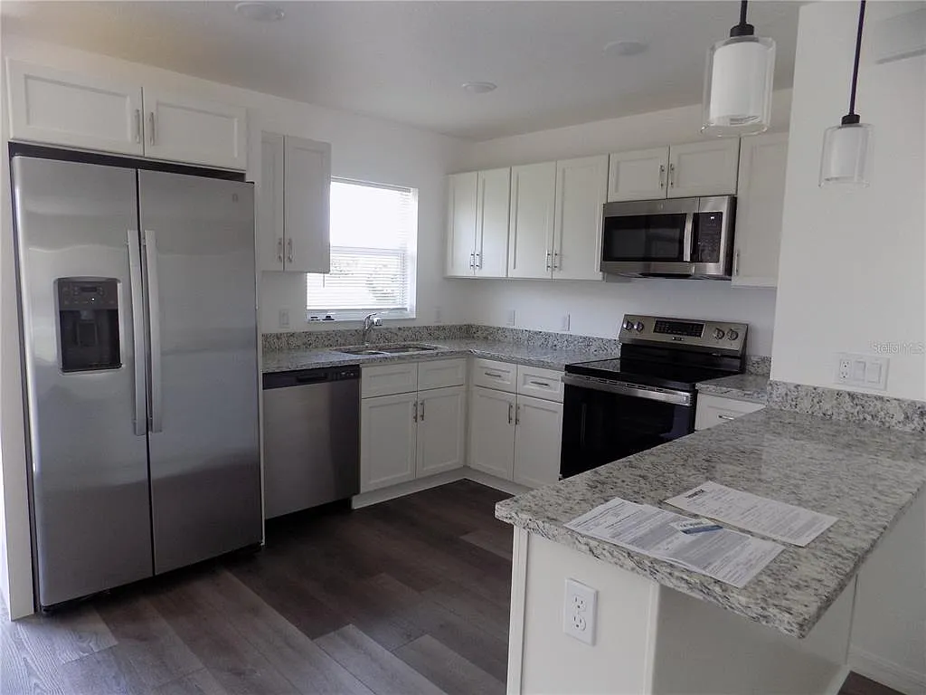 3 bed, 2.0 bath, 1228 sqft, $1,800 — Photo 4
