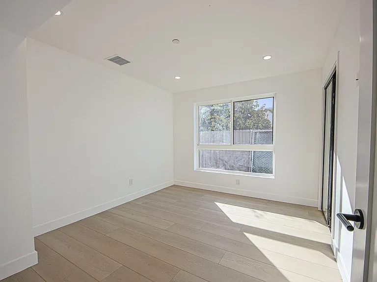 5709 Auckland Ave — Photo 23