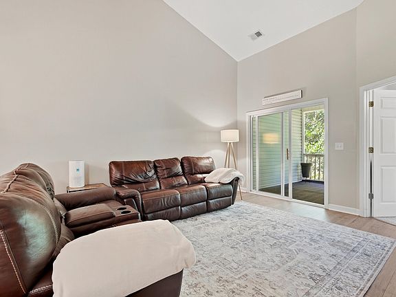 4th image of 136 Westhaven Dr. #1G