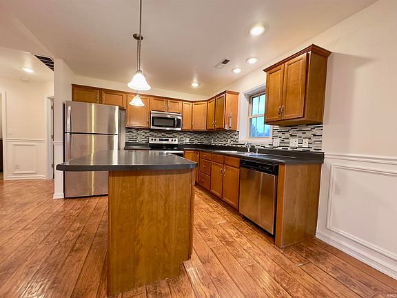 4th image of 318 W 19th St