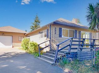 353 NE 8th St, Newport, OR