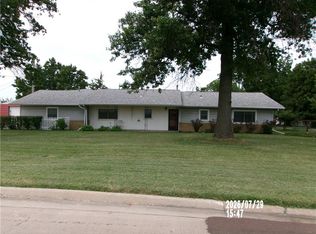 220 W Garfield St, Iola, KS 66749