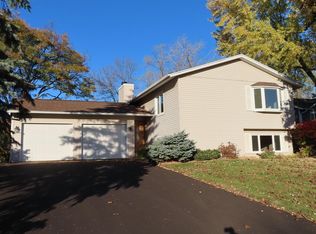 6361 Whispering Oaks Dr, Eden Prairie, MN 55346