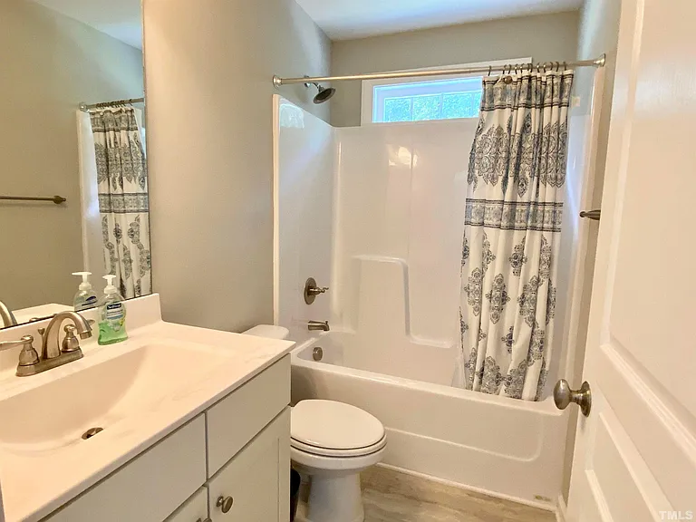 207 Lake Dr — Photo 16