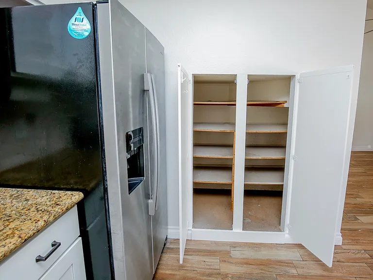 543 Victoria St #O — Photo 8