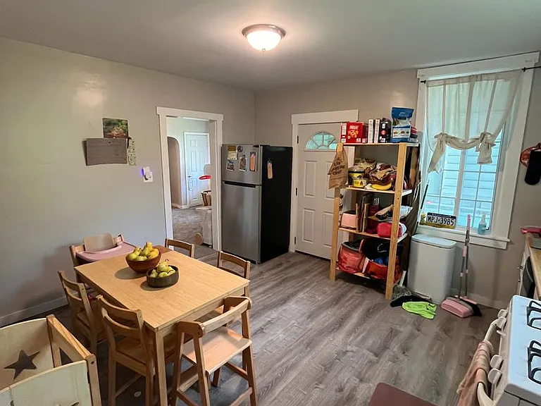 109 Kenova St — Photo 18