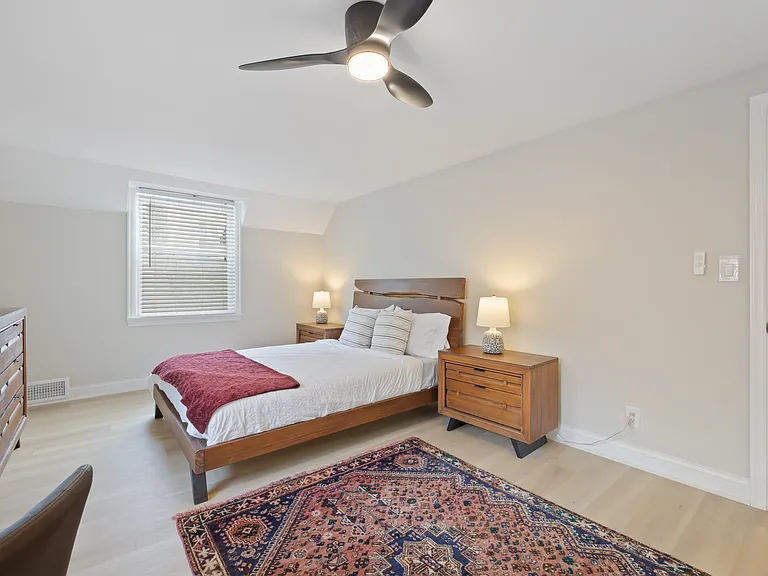 4225 E West Hwy — Photo 14