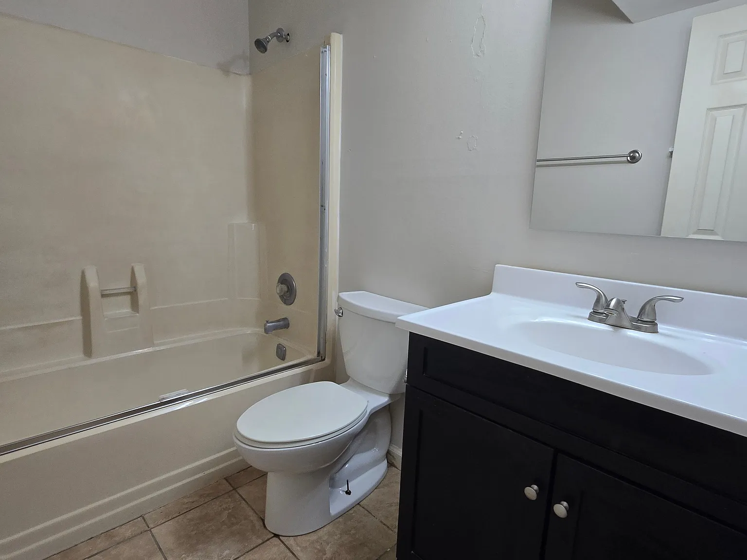 2 bed, 946 sqft, $975 — Photo 2