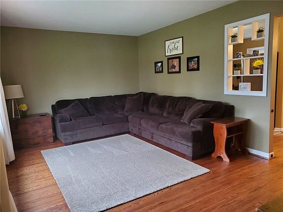 4th image of 13 Hillside Dr