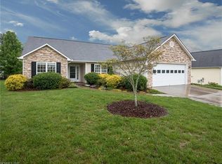 48 Meadow Walk Ct, Fletcher, NC 28732