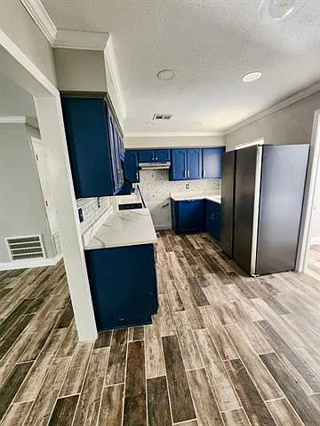 3200 Lancaster St — Photo 4