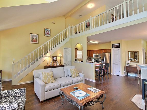 4th image of 10427 Kensington Cir