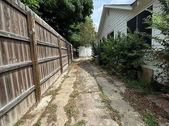 5th image of 813 E Austin Ave