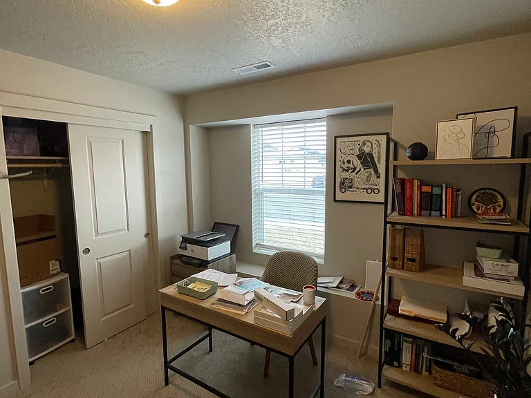 660 SW Inby St — Photo 11