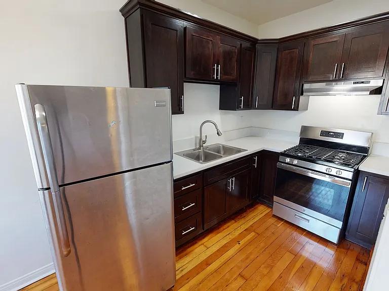 The President Apts...Completely Renovated Apartments...Pet Friendly..Great Location! CALL NOW! — Photo 10