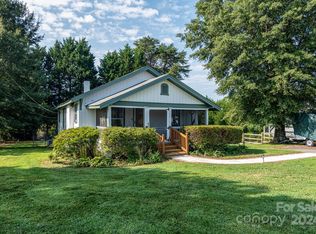 492 26th Ave NE, Hickory, NC 28601