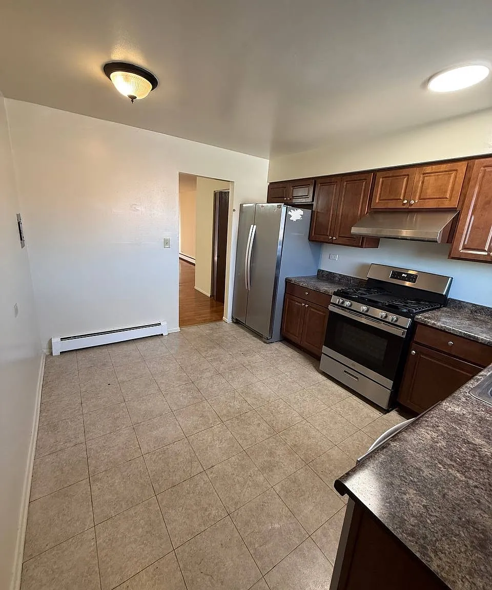 2 bed, 900 sqft, $1,700 — Photo 4