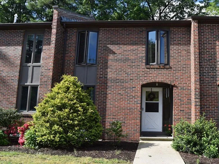 9 Chadwick Ct #9 — Photo 37