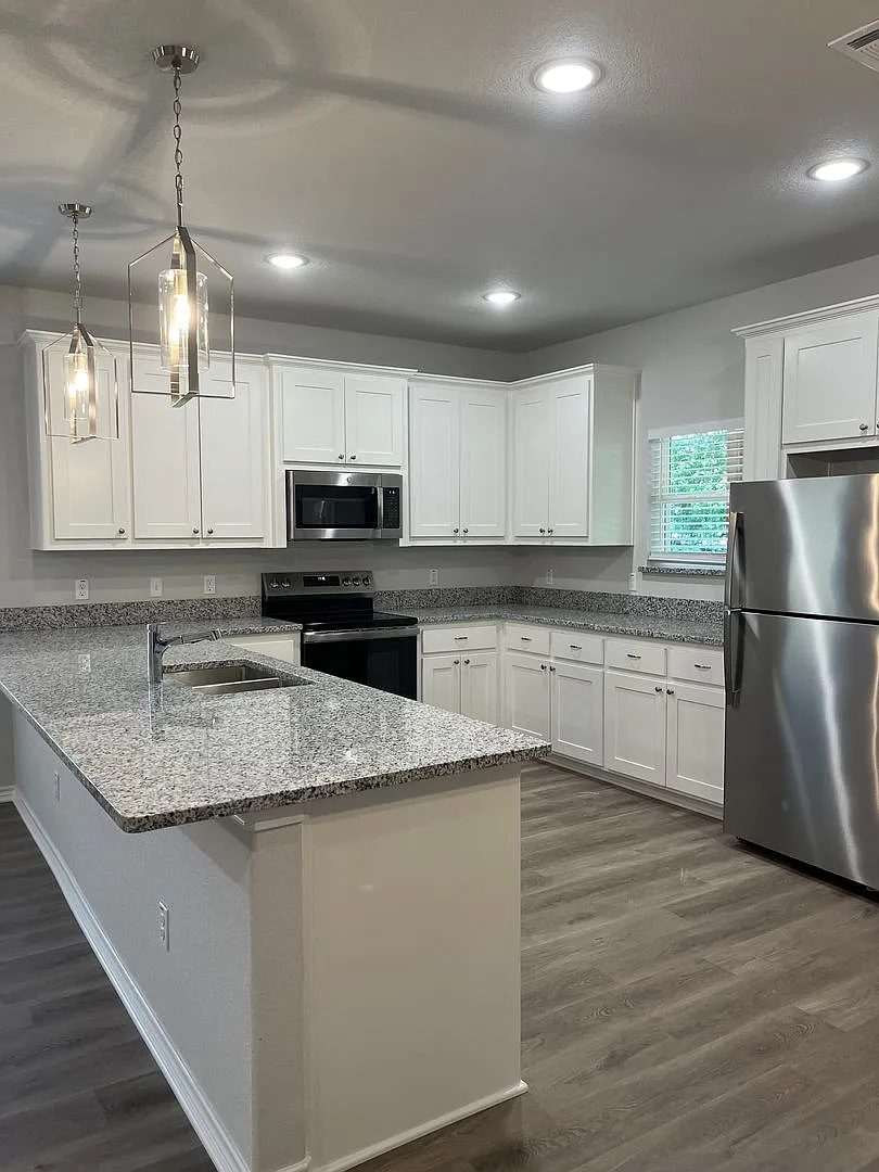 TCU - 2712 W Bewick Street — Photo 4