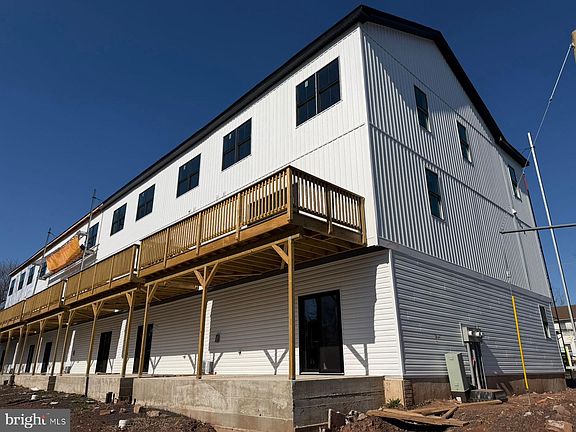 4th image of 1048 Bridge Rd #2