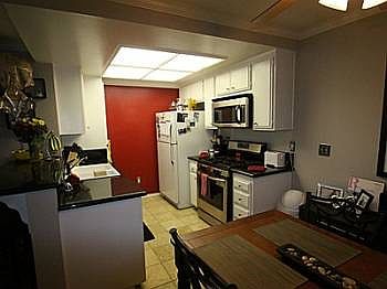 4th image of 22040 Gault St Unit 5