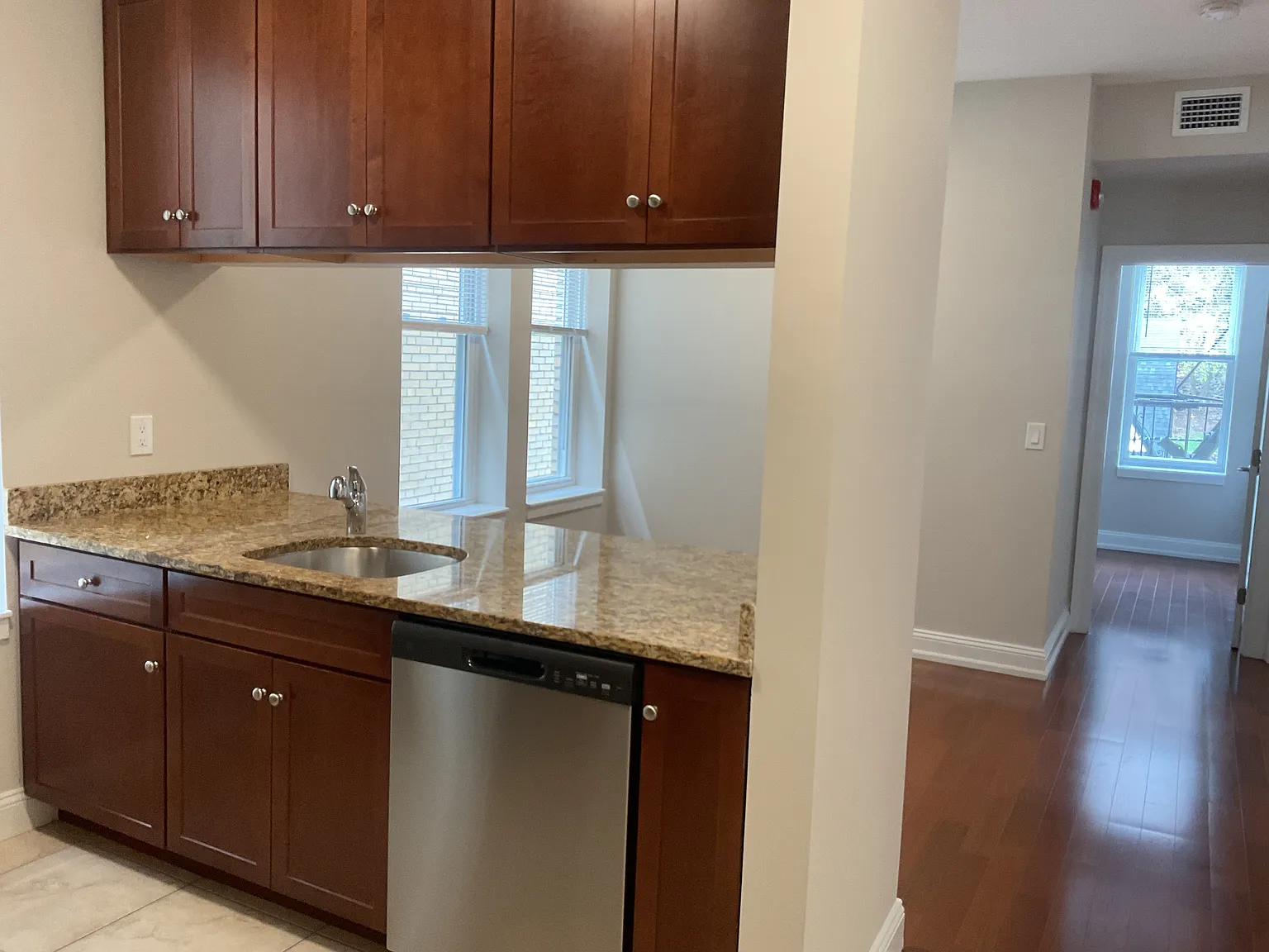 2 bed, 625 sqft, $2,295 — Photo 2