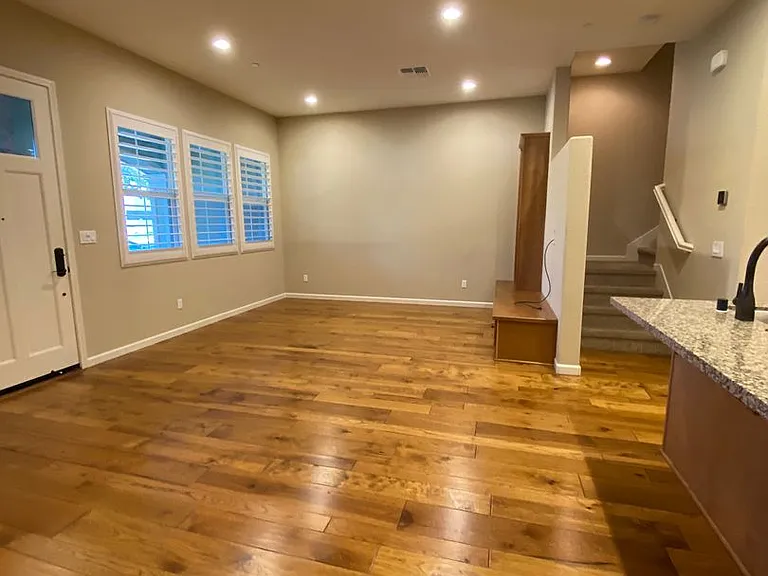 1053 Catalina Dr — Photo 8