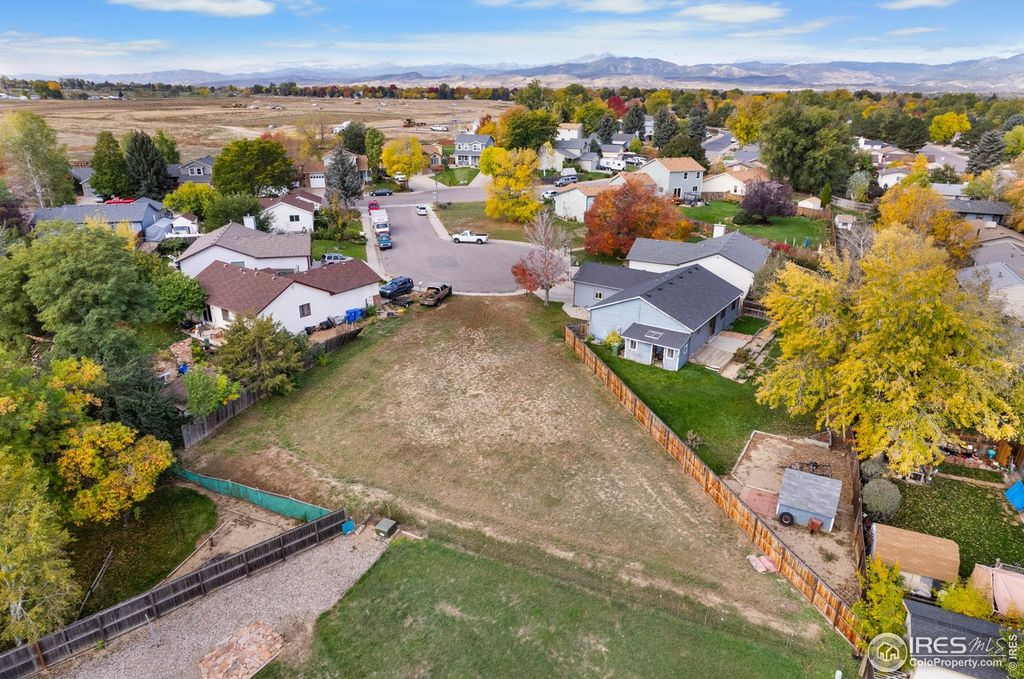 2240 Delia Ct