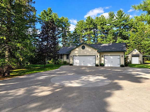 3rd image of 7426 Wiczer Dr