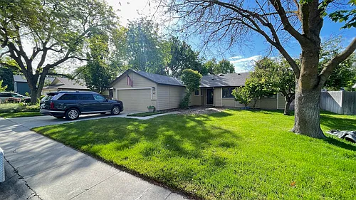 417 E Ranch Dr Photo 1