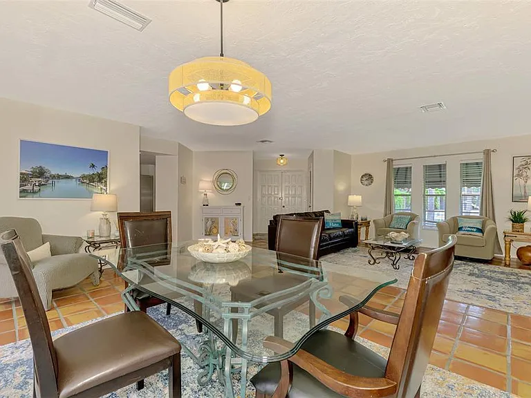4946 Commonwealth Dr — Photo 15