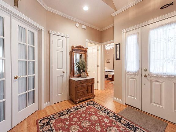 5th image of 3822 E Regents Cir