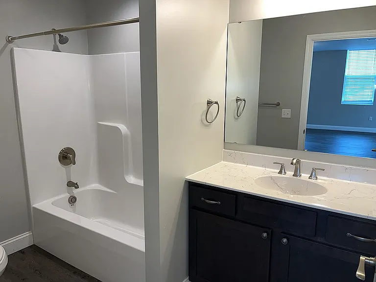 904 Campbell St — Photo 3