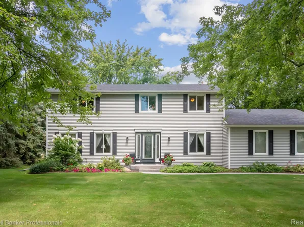 4532 Kevin Ct, West Bloomfield, MI 48322