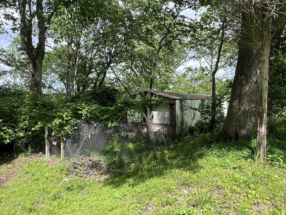 2nd image of 125 Arbor Loop
