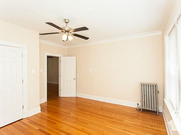 5th image of 1921 W Winona St #414