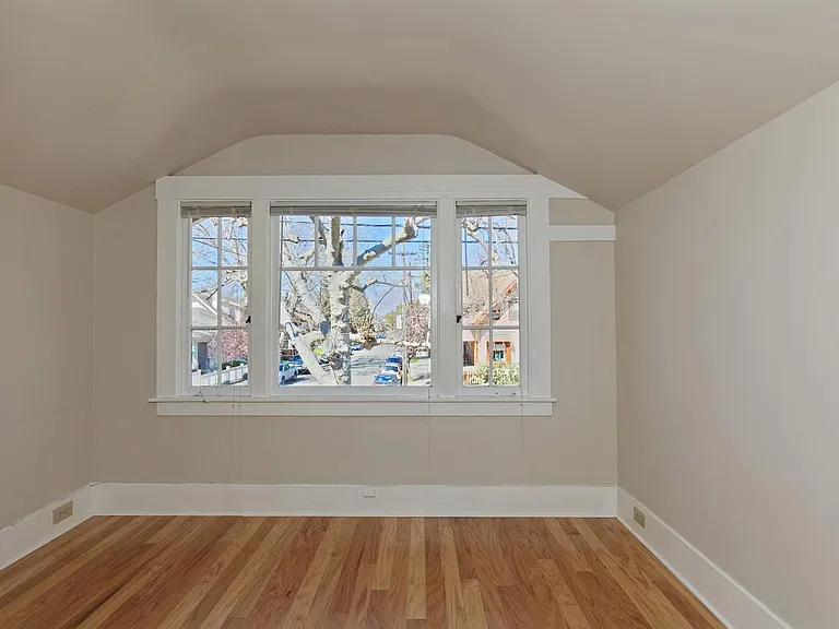 5807 Lawton Ave #UPPER — Photo 15