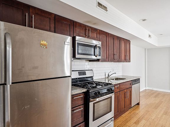 4th image of 3044 Richmond St #6A
