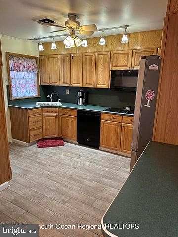 1st image of 625 Huntington Dr #B