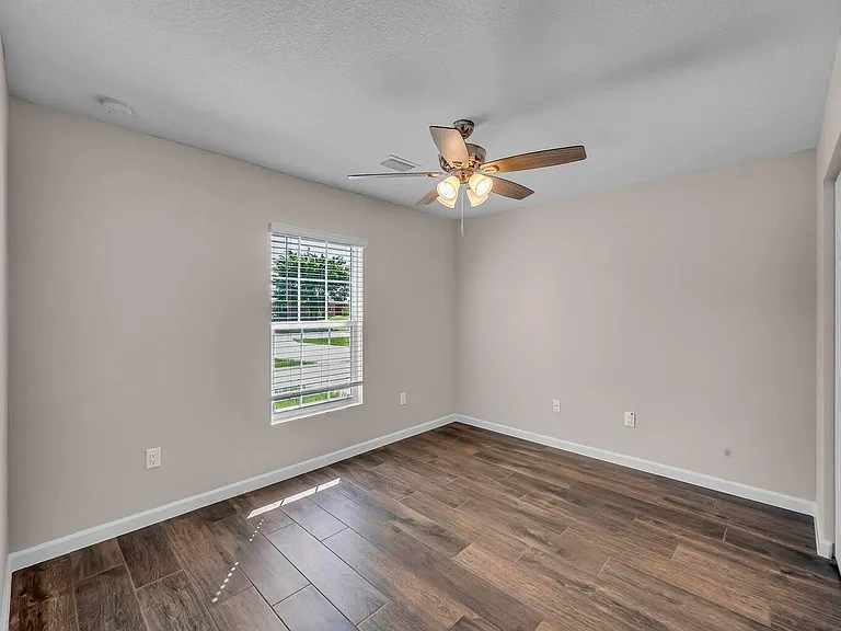 574 NW Bayshore Blvd — Photo 30