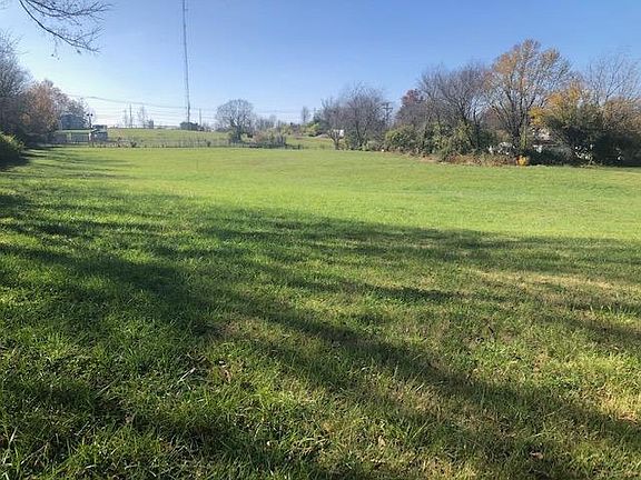 3rd image of 690 Woodward Ln