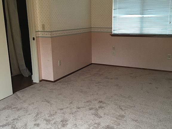 5th image of 625 El Toro Dr
