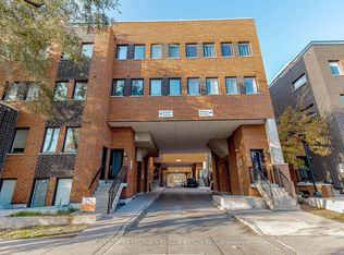 68 Winston Park Blvd #57, Toronto, ON M3K 1C3