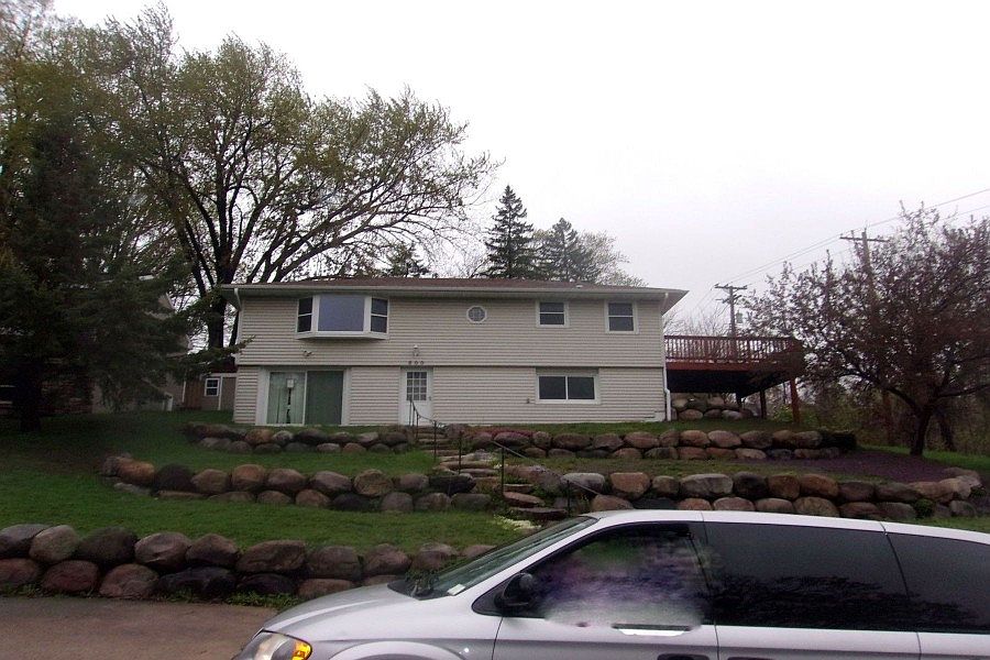 1st image of 500 10th Ave S