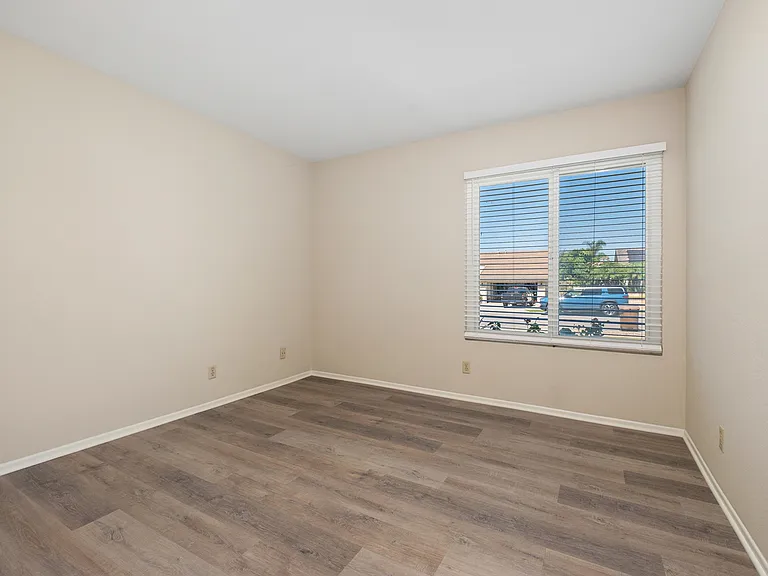 4068 Jeffrey Dr — Photo 25