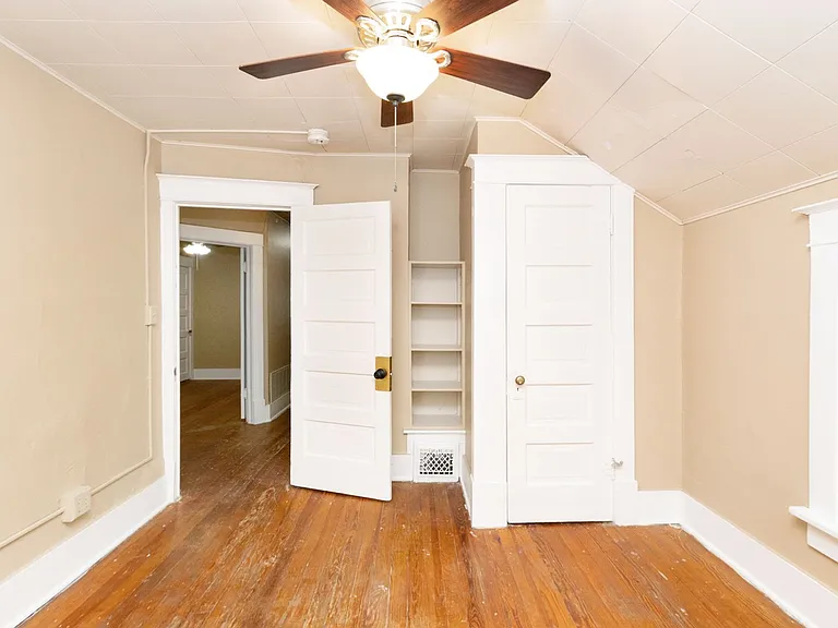 1215 Poyntz Ave — Photo 9
