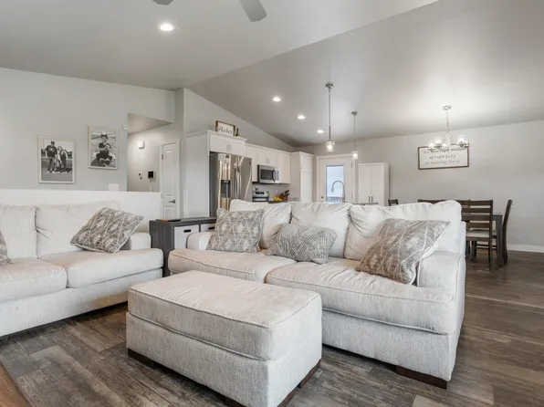5220 Misty Woods Ln, Rapid City, SD 57701
