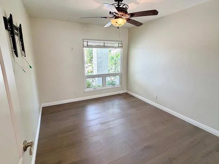 2229 E Chesterton St — Photo 15