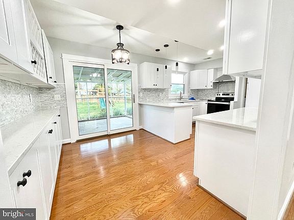4th image of 4446 Majestic Ln